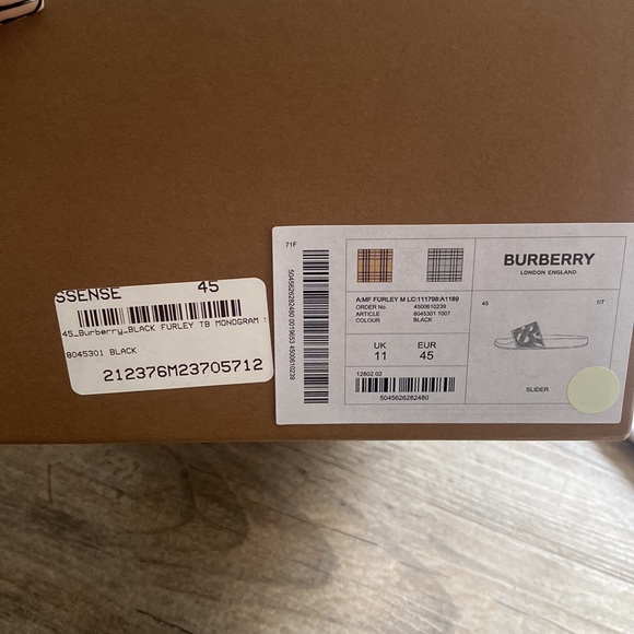 Burberry TB perforated monogram slides with matching socks (men’s) - Picture 5 of 8